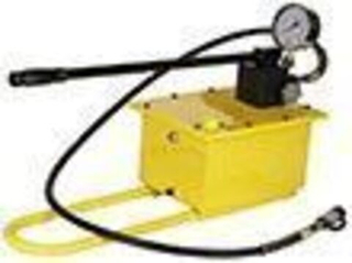 Насос ручной гидравлический НРГ 700-6.0-1 (700бар, 6.0л), двухступенчатый, с манометром, одностороннего действия (с