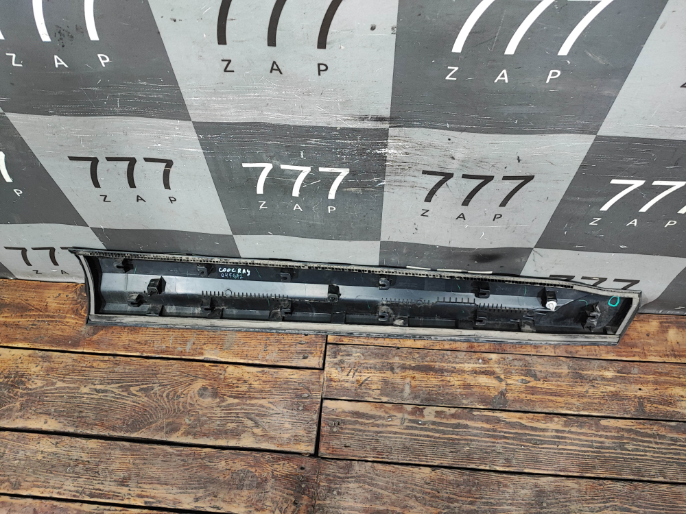 Накладка двери передней левой Geely Coolray 23-нв Б/У Оригинал 5075078600