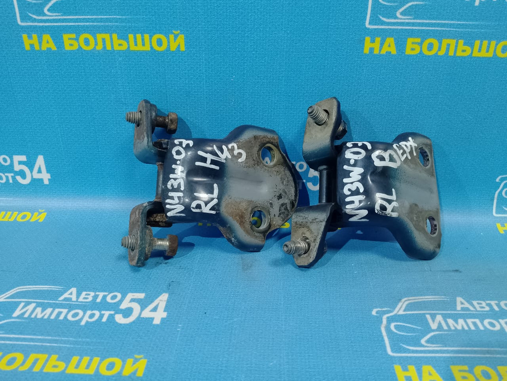 Петля двери задней левой MITSUBISHI CHARIOT 1991-1997