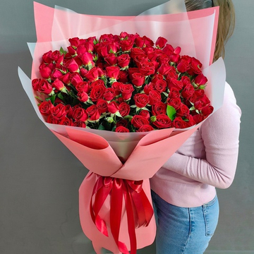 Букет из 35 красных кустовых роз