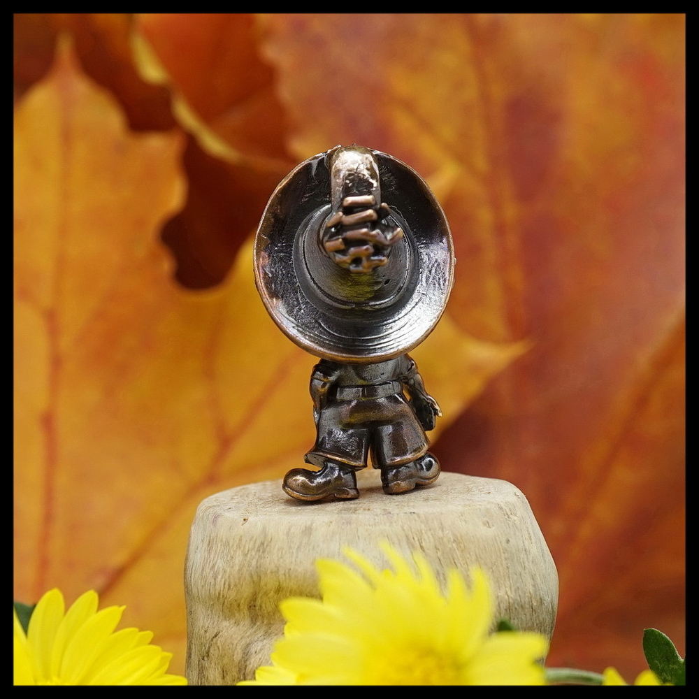 Брелок "Коротышка" для ключей , бронза