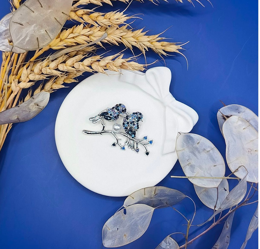 Брошь "Ветка с птицей"