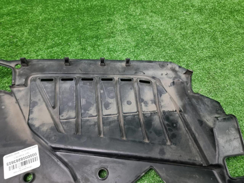 Кожух замка капота Audi A8 4 D5 (2017-2022)