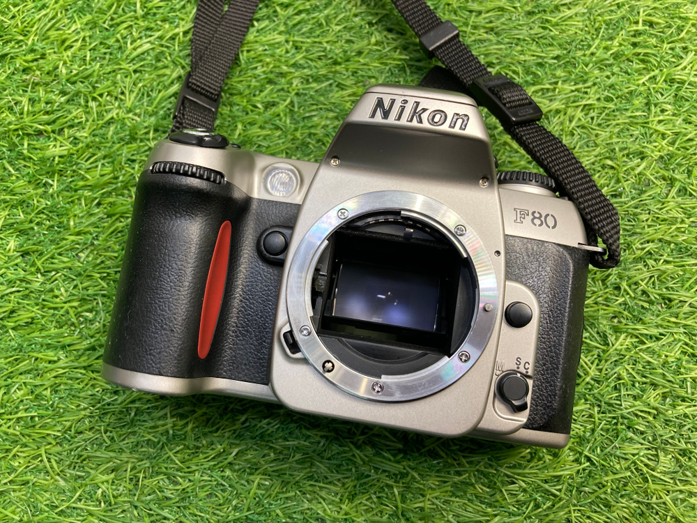 Nikon F80