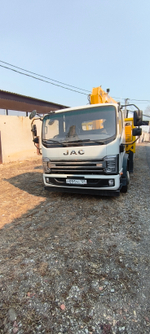 JAC N120 Бортовой с КМУ 438968 (Дизельный, 4,5 л, 207 л.с., МТ)