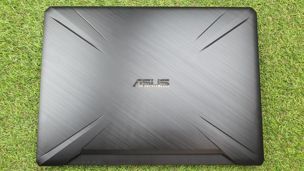 Игровой 17.3" asus i7-7/8 Gb/GTX 1050 4 Gb/FHD