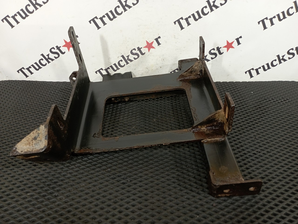 Кронштейн корпуса подножек правый 2017г