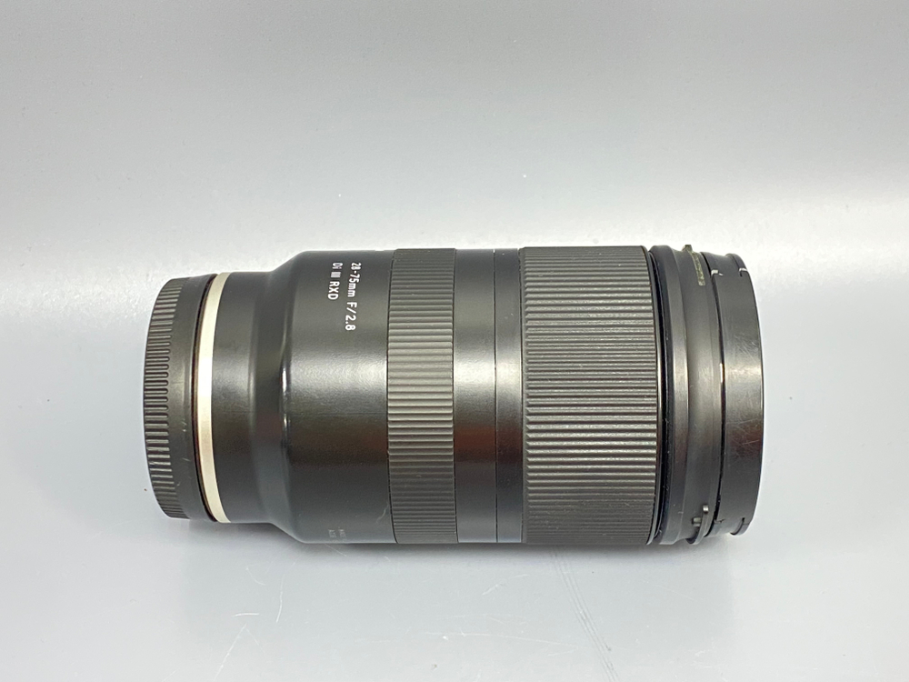Tamron 28-75mm 2.8 RXD Sony трещинка на тубусе