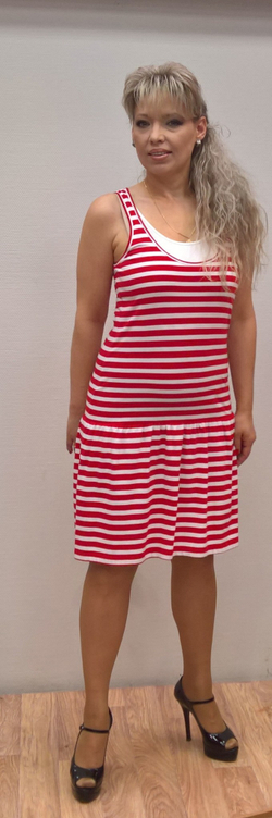 Оригинальное трикотажное платье в полоску