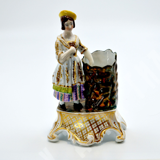 Дама в национальном костюме. Ваза. Эдме Самсон (Edme Samson & C). Франция. XX в.