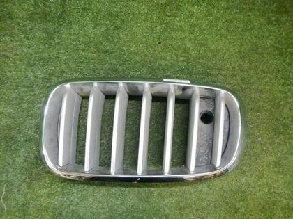 Решетка радиатора левая BMW X5 F15 (2013-2018)