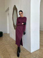 Платье из премиального трикотажа с разрезом