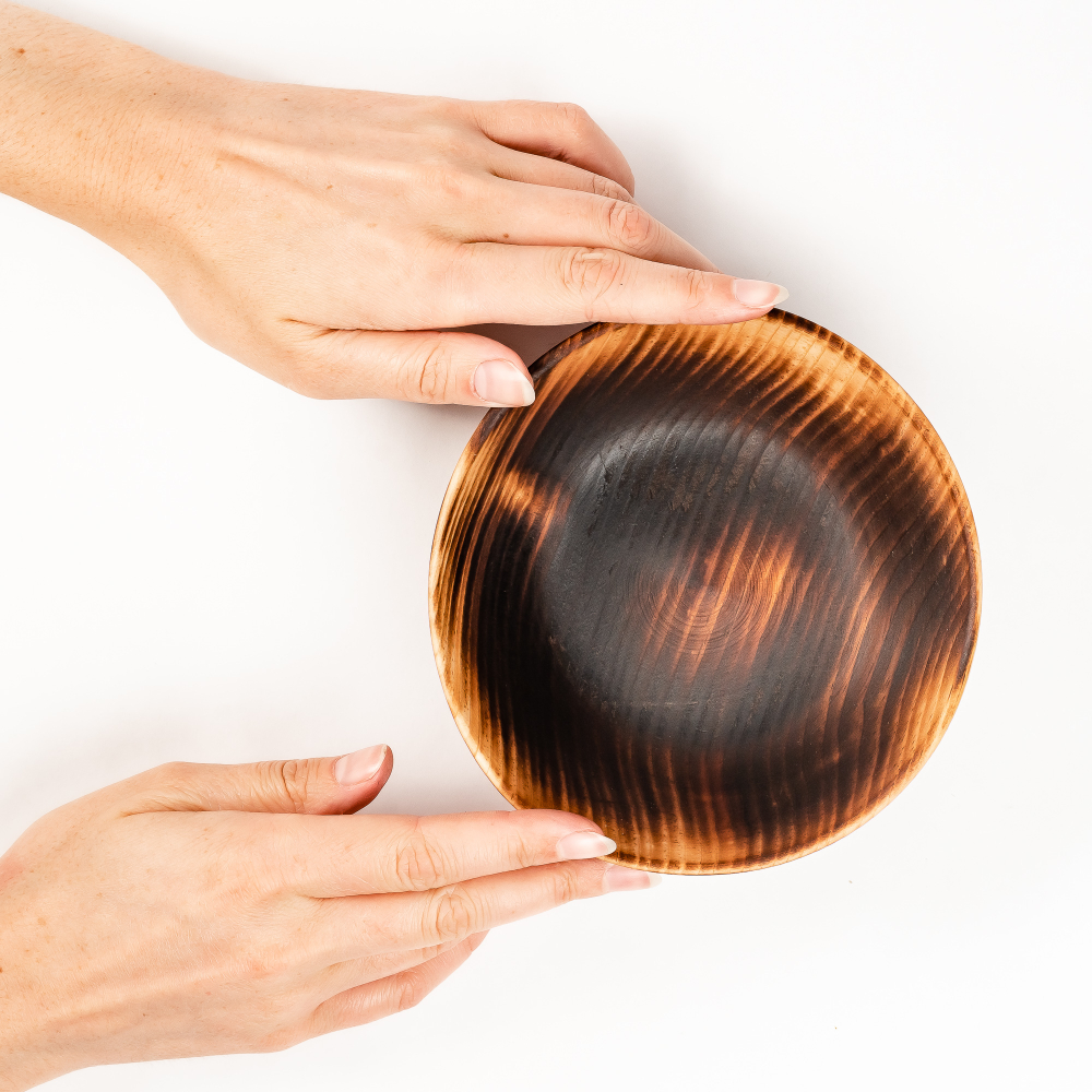 Деревянная глубокая тарелка из сибирского кедра 14см.T188