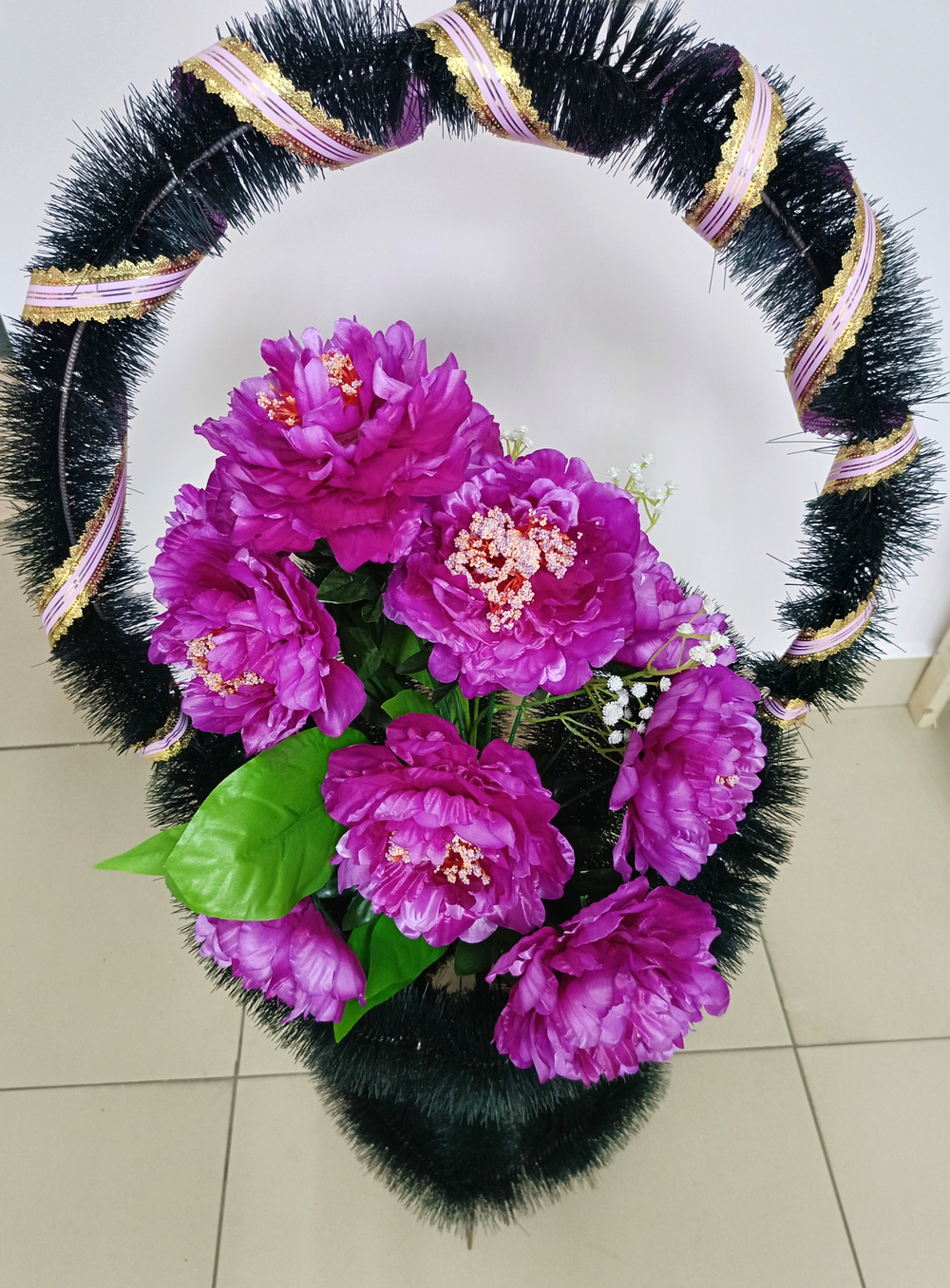 Корзина с пышными сиреневыми пионами . Арт К 012