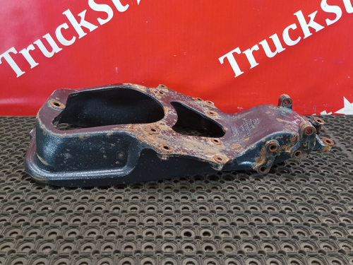 Кронштейн переднего амортизатора левый