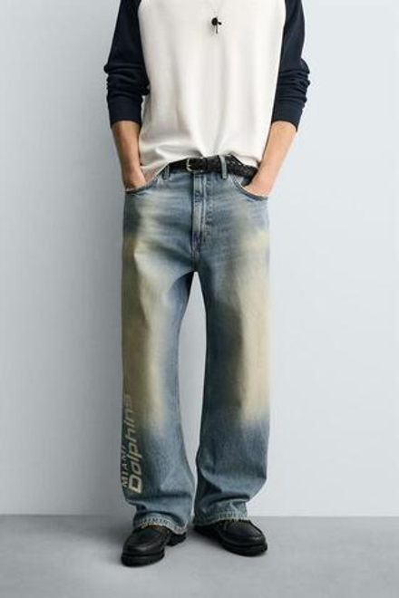 ZARA ДЖИНСЫ RELAXED FIT С ВЫШИВКОЙ NFL MIAMI DOLPHINS, ВЫЦВЕТШИЙ СИНИЙ