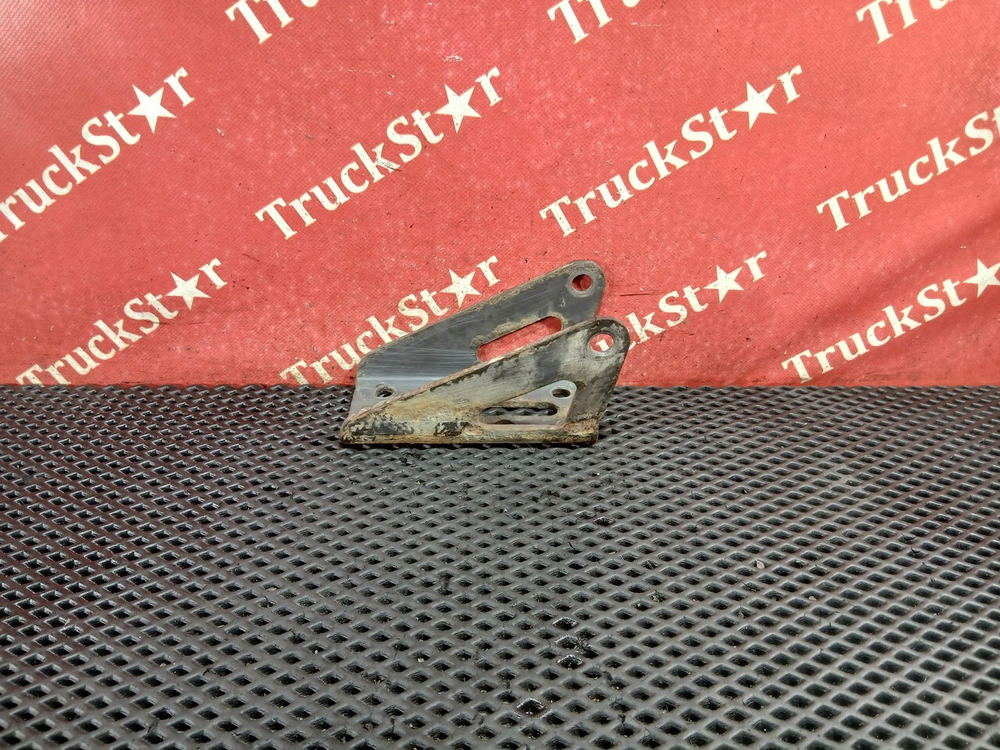 Кронштейн амортизатора заднего