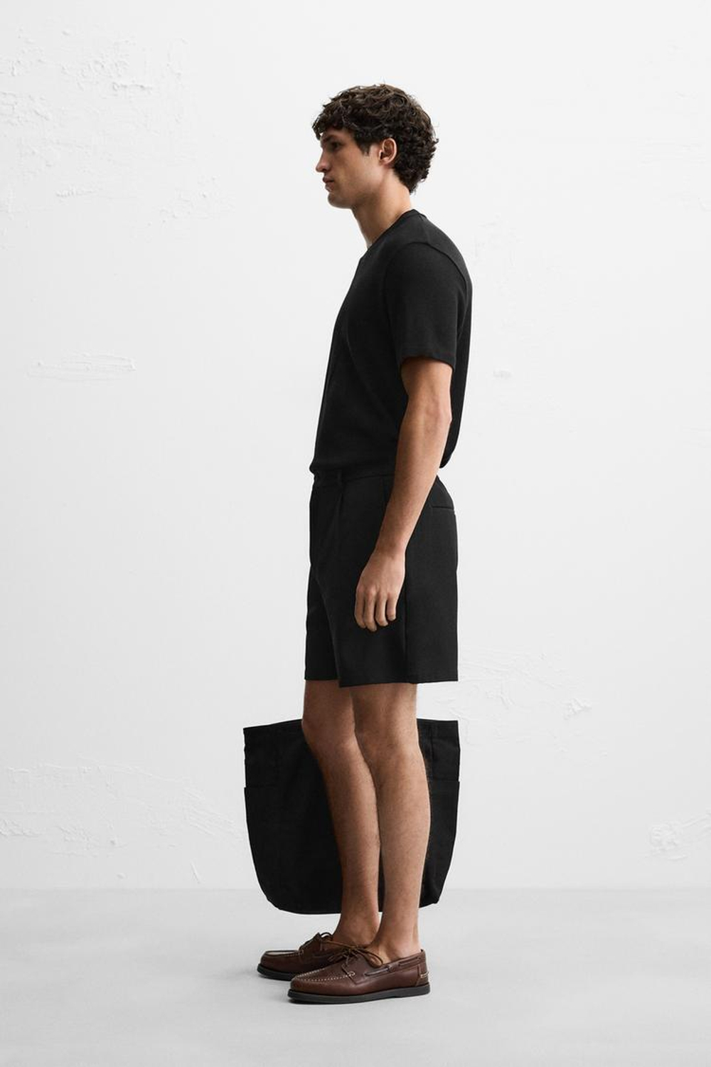 ZARA ТРИКОТАЖНАЯ ФУТБОЛКА СТАНДАРТНОГО КРОЯ, ЧЕРНЫЙ