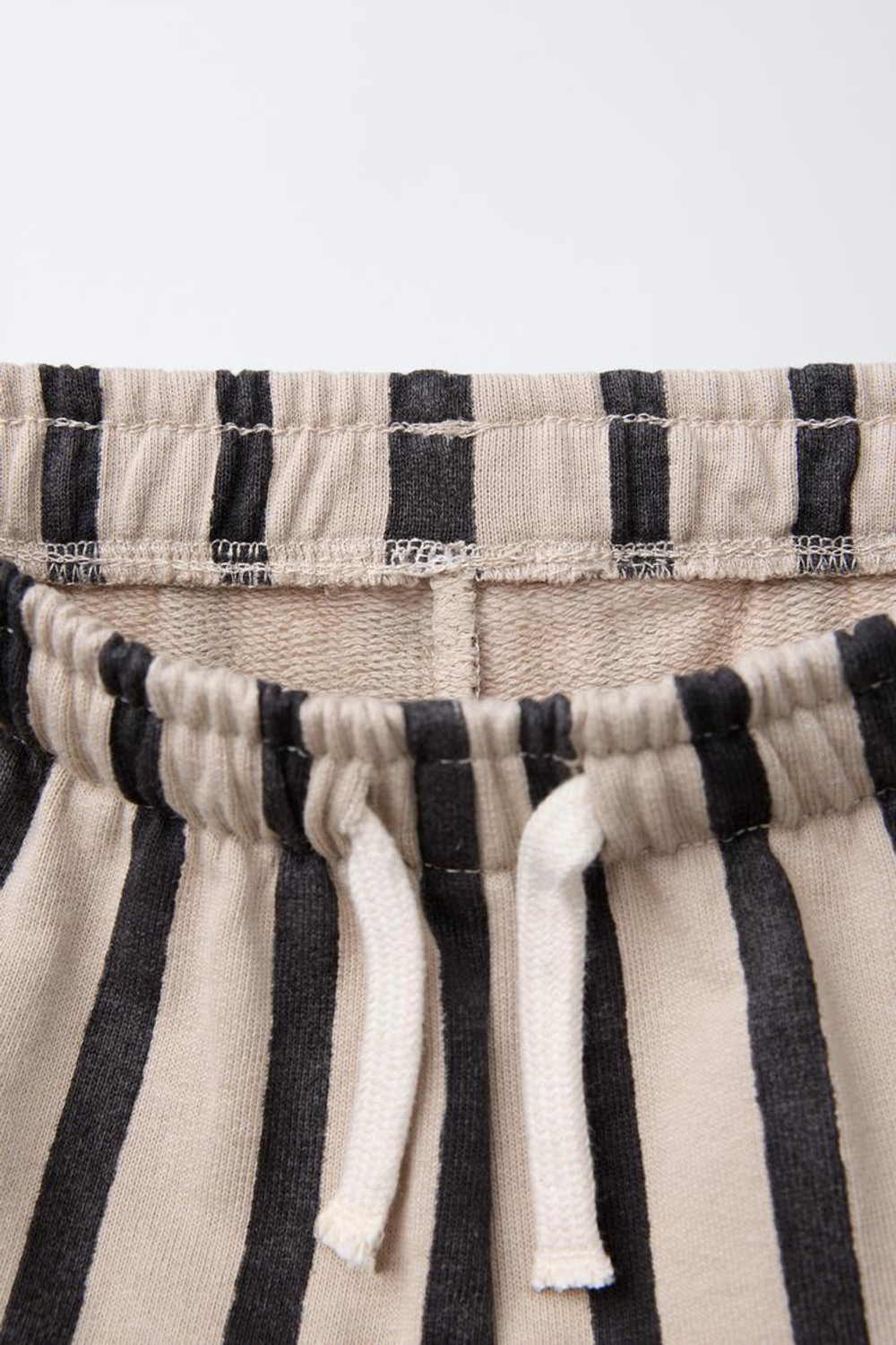 ZARA БРЮКИ ИЗ МЯГКОЙ ТКАНИ В ПОЛОСКУ С ПРЯМЫМИ ШТАНИНАМИ, ПЕСОЧНЫЙ/ЧЕРНЫЙ