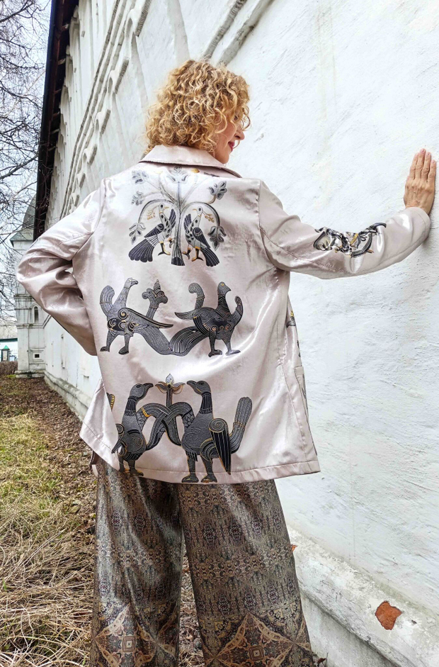 Жакет на подкладке "Утреннее серебро" (коллекция "Сны белого камня"), по мотивам белокаменной резьбы домонгольских соборов Владимирской земли