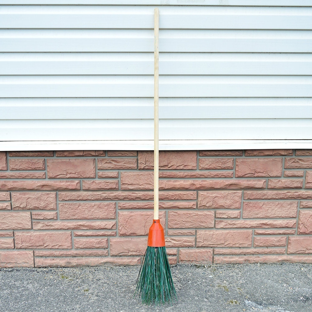 Метла круглая "Краса" с деревянным черенком