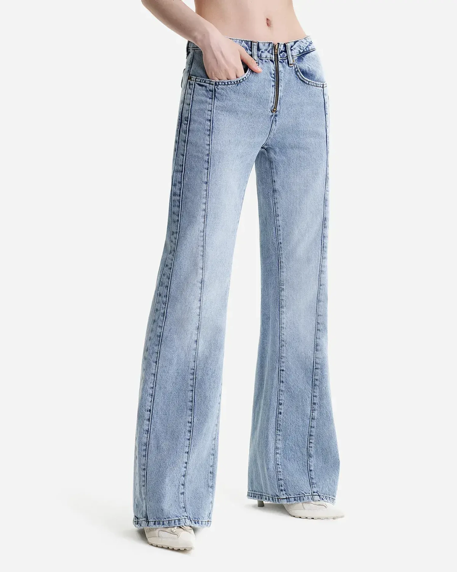 Джинсы клеш