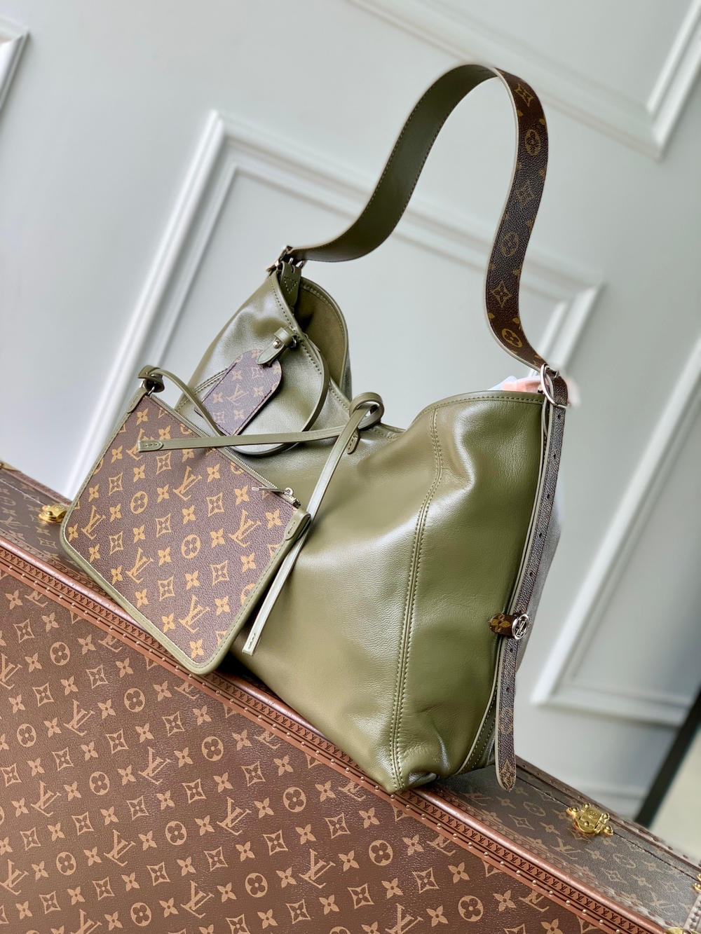Louis Vuitton Carryall Vibe MM