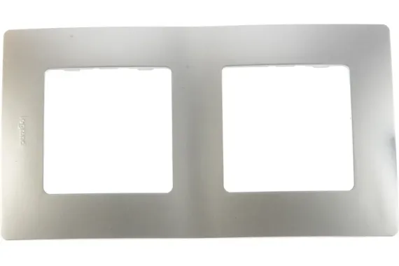 Рамка Legrand Etika 2 постовая алюминий 25622