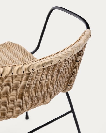 Уличный стул Eltiera из искусственного ротанга с черной стальной рамой