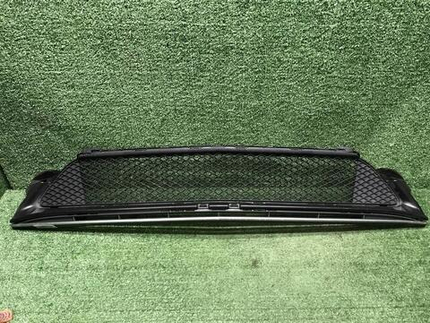 Решетка переднего бампера Mercedes C w205 (18-23)