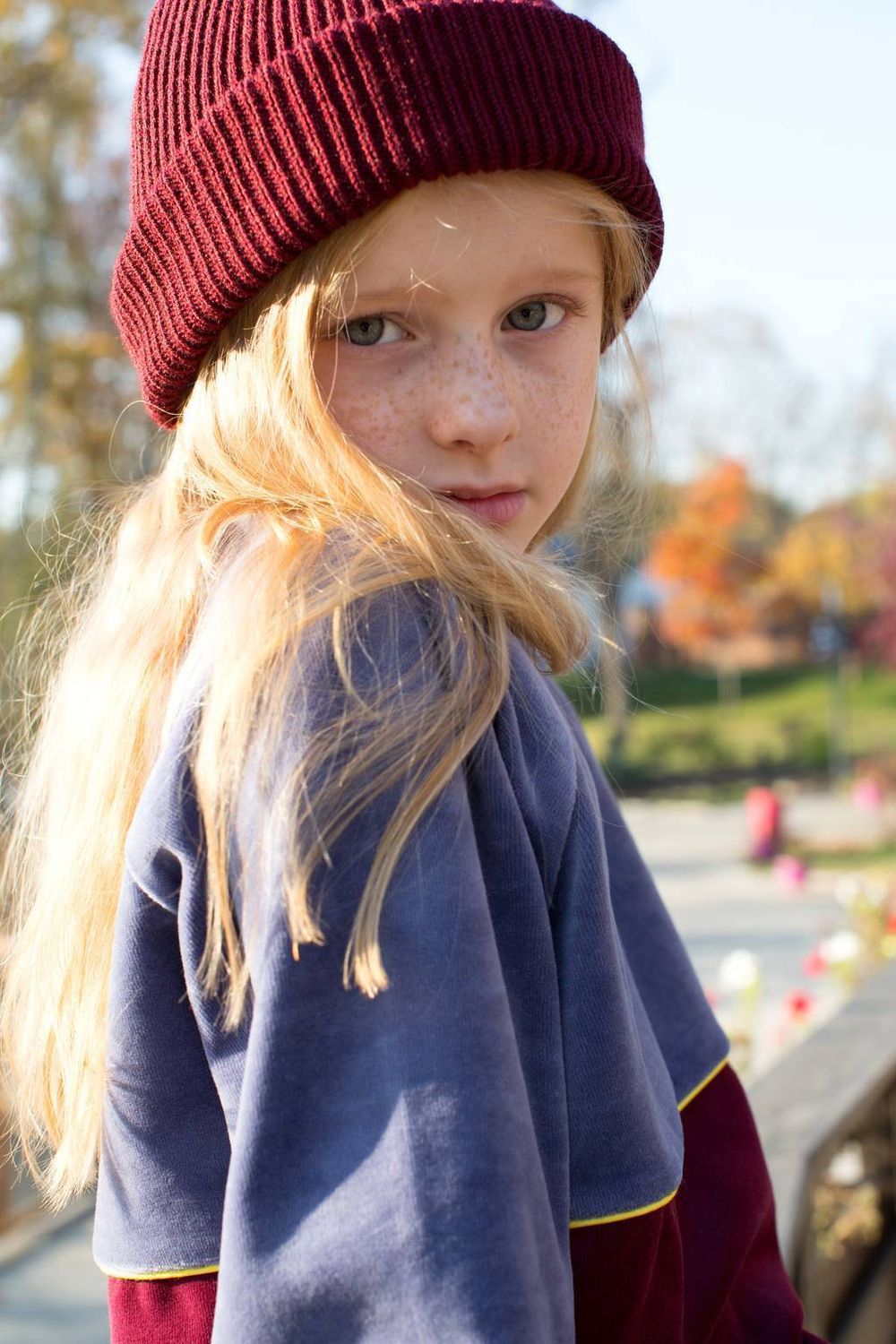 Шапка бордового цвета