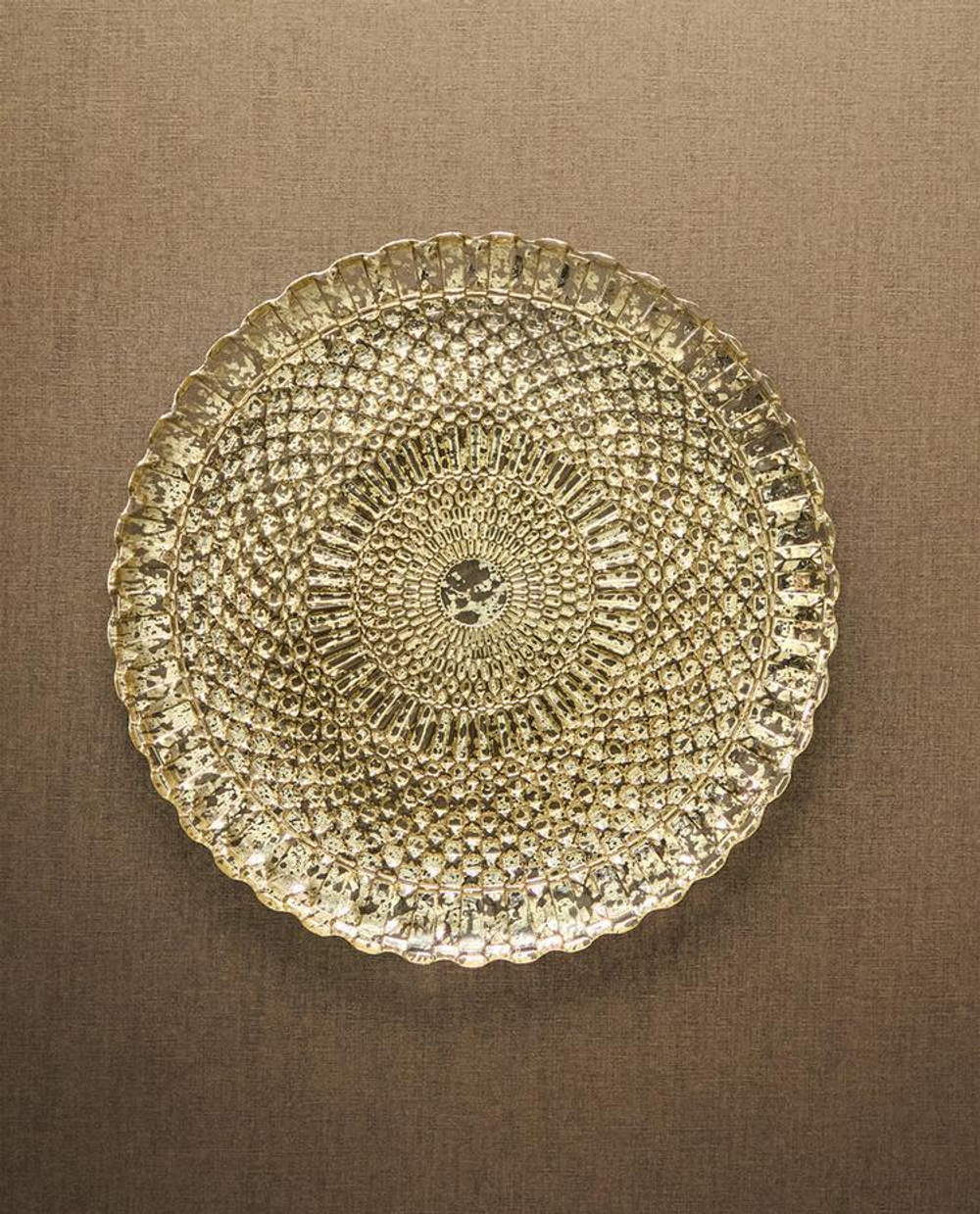 ZARA HOME НОВОГОДНЯЯ СТЕКЛЯННАЯ ТАРЕЛКА ИЗ РЕЛЬЕФНОГО СТЕКЛА, СЕРЕБРЯНЫЙ