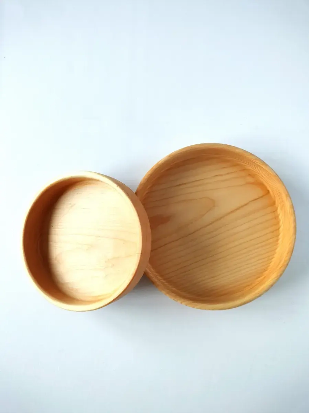 Набор деревянных тарелок из кедра