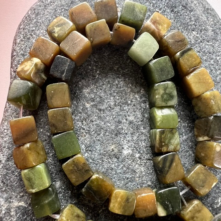 Жадеит. Камни для изделий на заказ. Цена зависит от вида заказанного изделия
