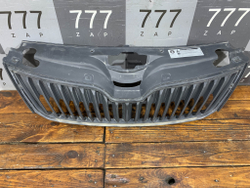 Решетка радиатора Skoda Rapid 1 12-20 Б/У Оригинал 5JA853668