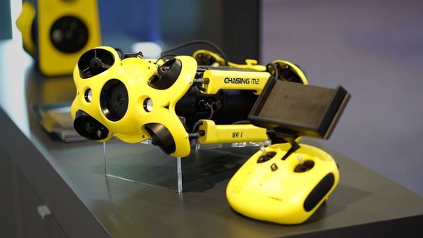 Подводный дрон Chasing M2