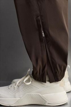 ZARA ФУТБОЛЬНЫЕ БРЮКИ ИЗ ВЫСОКОТЕХНОЛОГИЧНОЙ ТКАНИ В СТИЛЕ КОЛОР-БЛОК, БУРГУНДИ