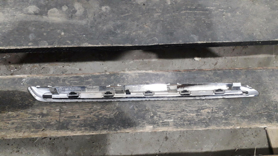 Молдинг решетки радиатора Mercedes E (W213) 16-20 Б/У Оригинал A2138880173