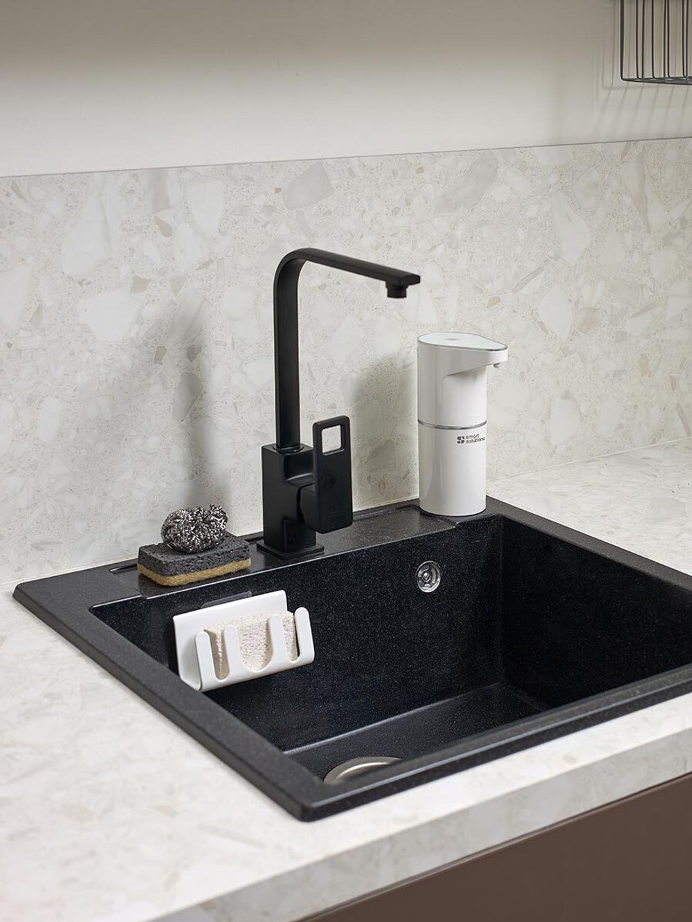 Диспенсер сенсорный для жидкого мыла Lume, 350 мл, белый