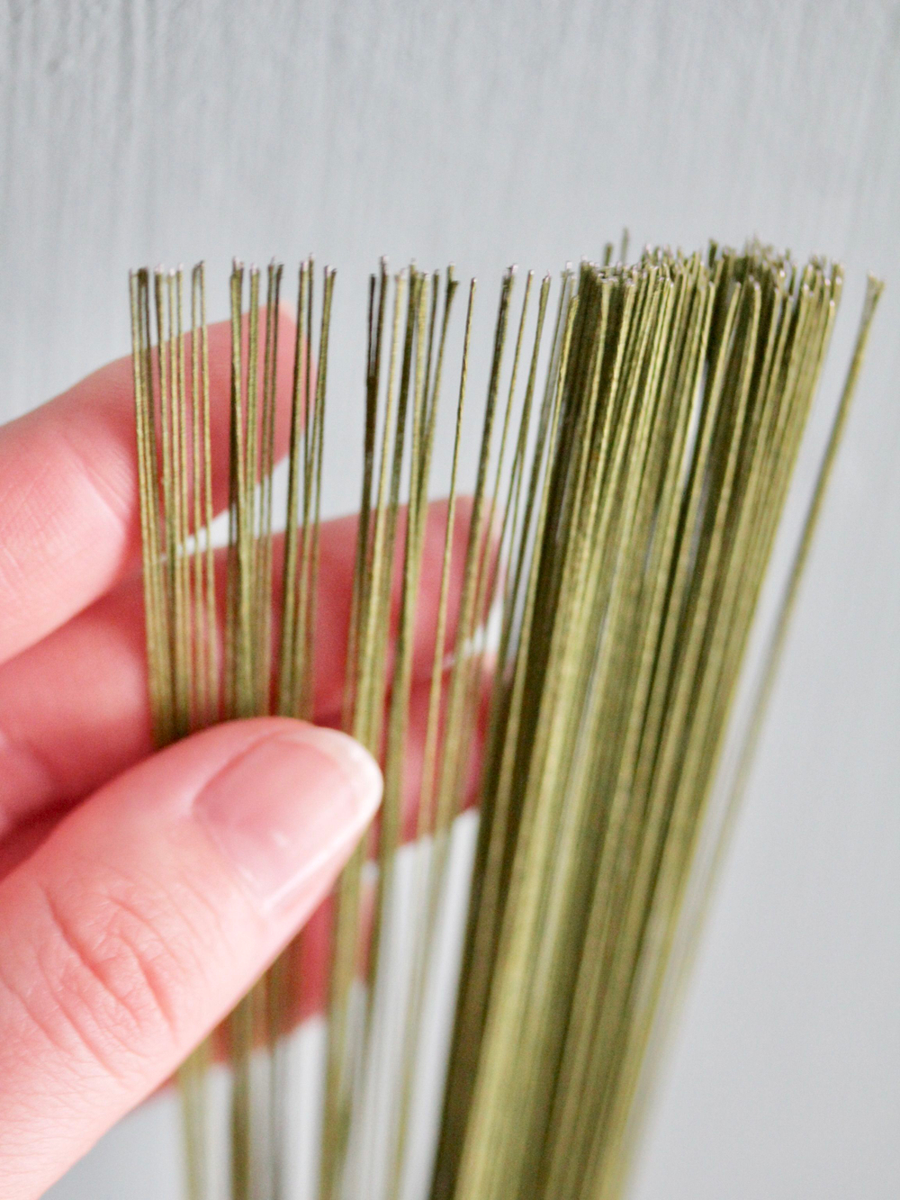 Проволока длинная японская формат U № 30 Зеленая, длина 72 см согнута пополам, 100 штук.