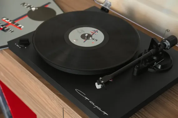 Radiotehnika LP002D Black