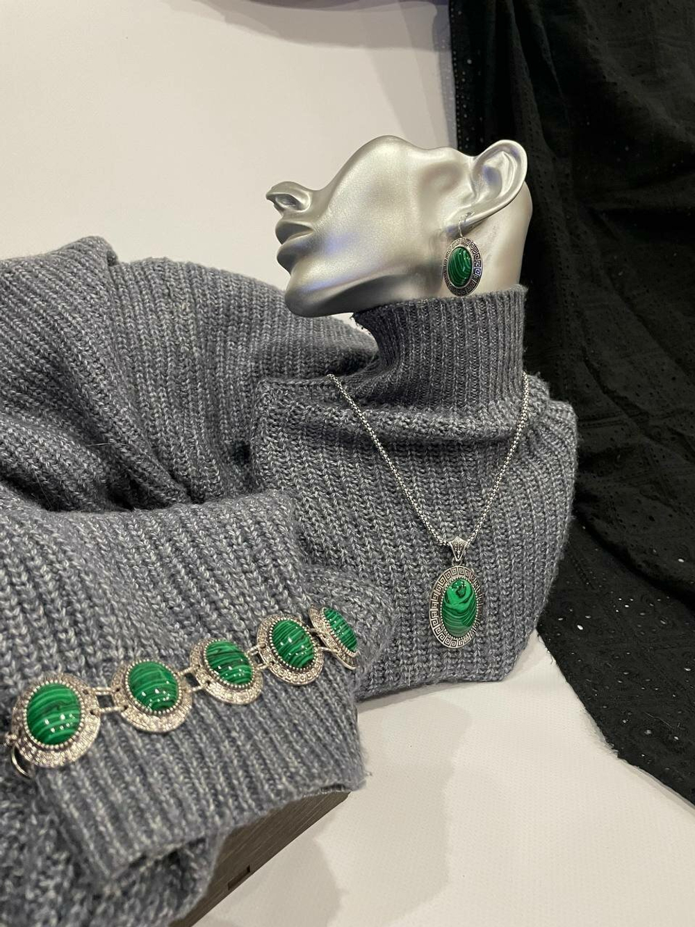 Комплект бижутерии. Подвеска, серьги, браслет с малахитовыми вставками "Малахит" Форма "Овал""