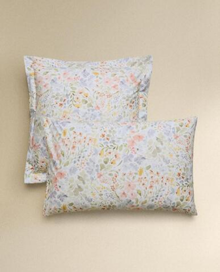 ZARA HOME НАВОЛОЧКА С ЦВЕТОЧНЫМ ПРИНТОМ, ЖЕЛТОВАТО-БЕЛЫЙ