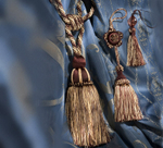 Розетка с кисточкой Modern Trimmings арт. Giati col. FF04 (высота кисти 15 см)