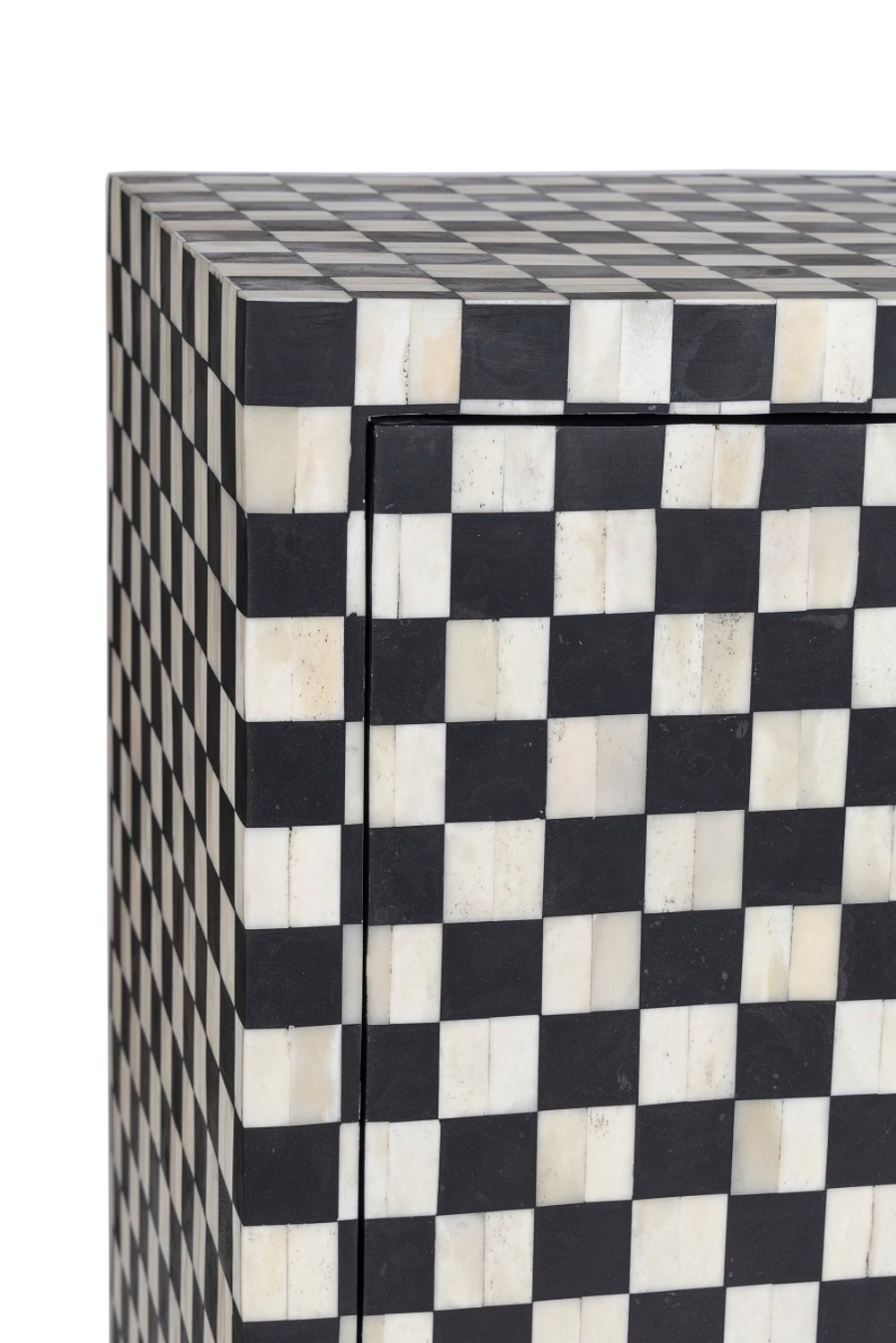 Комод с инкрустацией