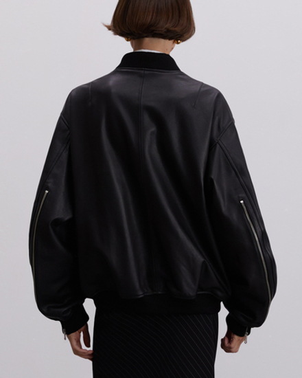 Черный кожаный бомбер oversize