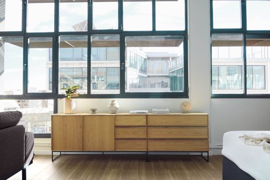 Буфет Taiana с дубовым шпоном и стальной рамой 160 x 78 см