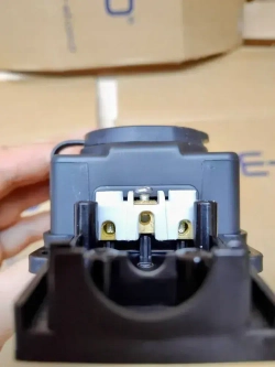 NE-AD Колодка каучуковая четверная (4 гнезда), 1 штука