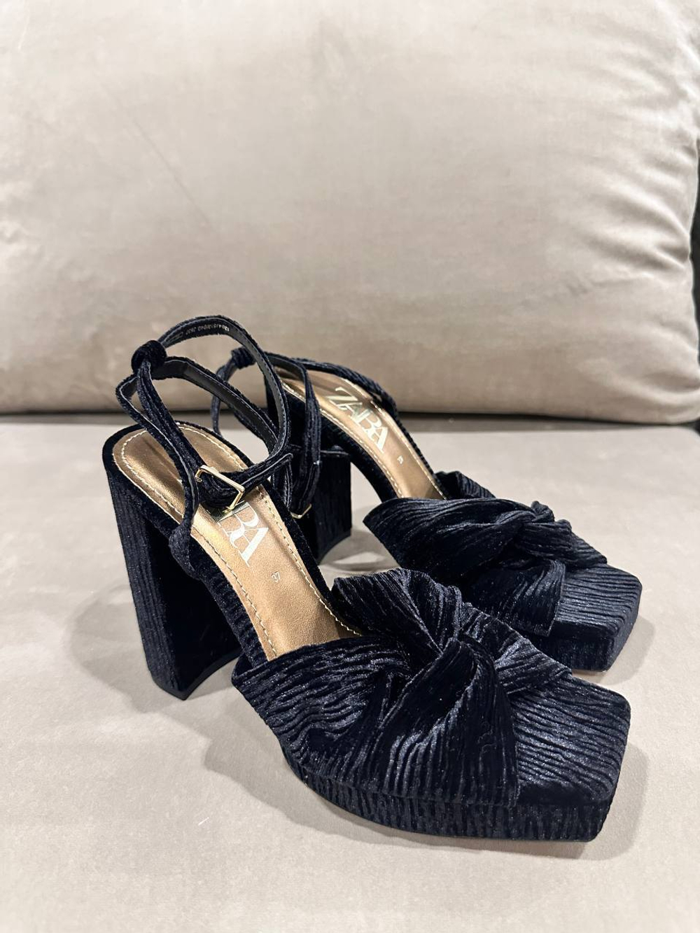 Босоножки Zara