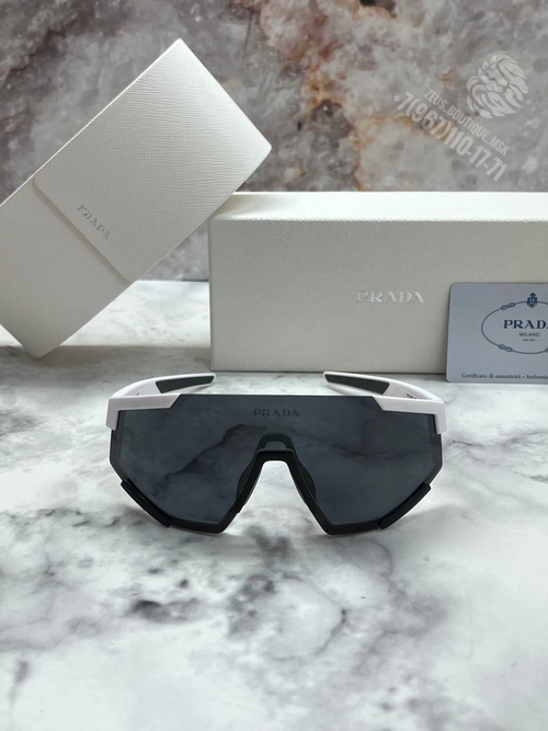 Солнечные очки Prada